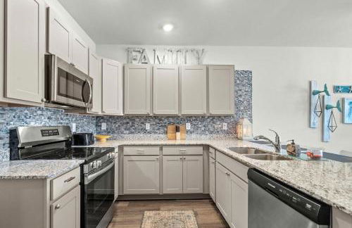 Little River 3BR Villa with Outdoor Movies & Fire Pit, Indoor Fire Place, Arcades, & Beach! - Foto 18