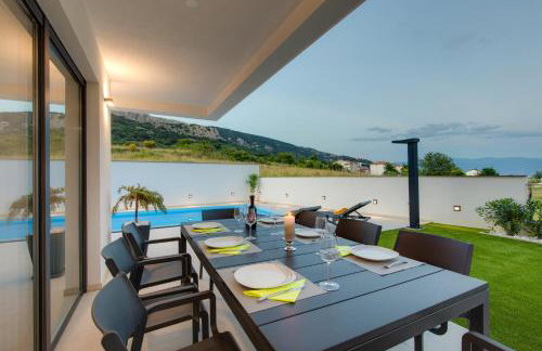 Villa Supernus II with Heated Pool - Photo 40