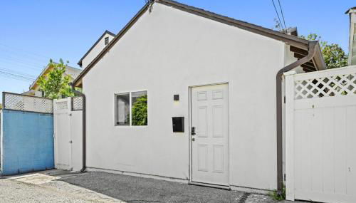 New Modern Cozy Guest House, Parking, Pet Friendly in Mar Vista! - Photo 2