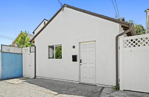 New Modern Cozy Guest House, Parking, Pet Friendly in Mar Vista! - Photo 2
