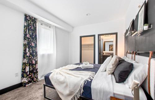 Spacious Luxury Villas in the heart of LA! Free parking and Jacuzzi - Photo 61