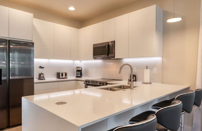 Spacious New Modern Retreat - Foto 28