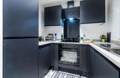 Great Location 2 Bedroom House in Nottingham, Private Garden, Fast Wi-Fi and Free Parking - Photo 34