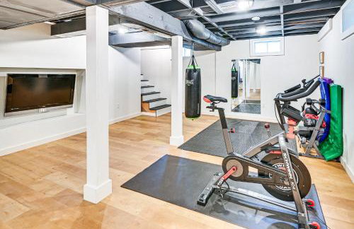 8 Mi to Tanglewood and Butternut Ski Spacious Home! - Foto 17