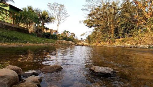 Casa com cachoeira-rio no quintal - Foto 2