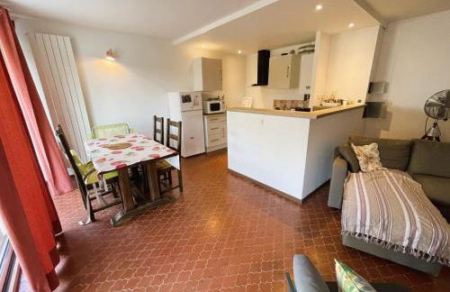 Au cœur du port de Saint-Mandrier, piscine, tennis, charme et confort - Photo 6