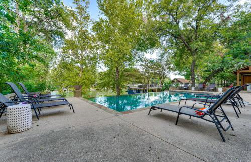 4-Season Boathouse, Hot Tub! Guadalupe River Oasis - Foto 1