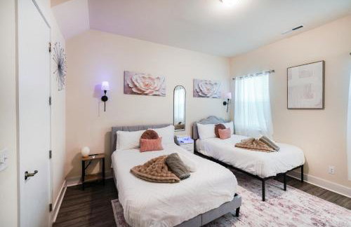 Stylish 3BR Home in CLT, Close to Downtown, Airport, WFH & Parking & Family Friendly & Business Ready - Foto 86