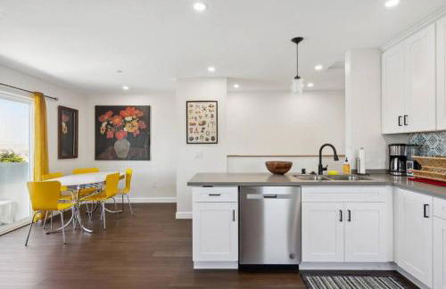 Entire Private Home with 3 Bedrooms 3 Bathrooms, Balcony Views, 10-mins to San Diego Gaslamp, Downtown, Available Now - Foto 24