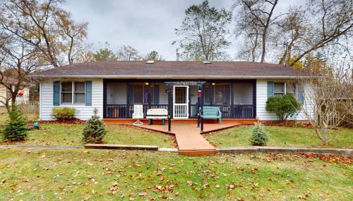 Four Bedrooms & a Beach - Photo 3