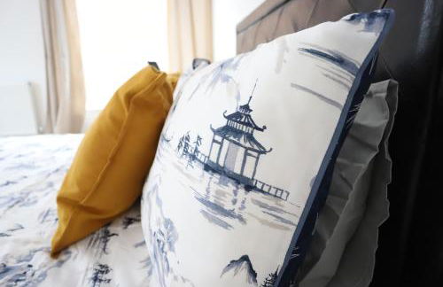 Spacious 3-Story Retreat with Rooftop Terrace and Modern Amenities - Foto 51