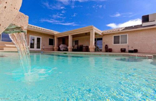 PRIVATE VIEW ON THE LAKE SIDE OF 95! Sleeps 16 - Foto 1