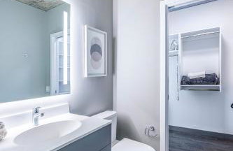 Freshly Minted 2BR - Elegance & Comfort in Central Chicago - Photo 32