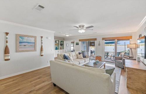 Lakefront retreat, hot tub, pets - Foto 9