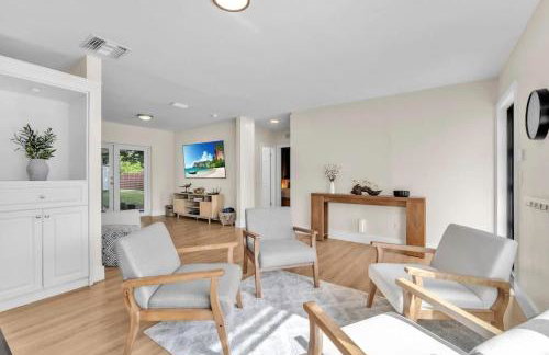 Tropical Park Oasis Peaceful Miami Family Home - Photo 11