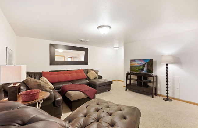 Parkside Gardens | Shady Private Yard W/ Hot Tub! - Foto 32