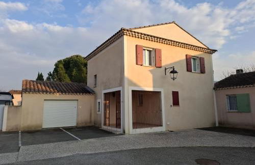 Villa Nicole avec piscine & jardin privés, parking dans le cœur du Luberon, proche Gordes, Roussillon, Goult, Bonnieux - Foto 8