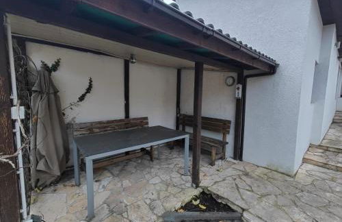 Tolstov House - 5 Room House with Terrace - 35 Min to Messe DUS - Foto 24