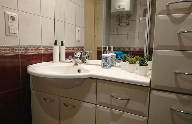 City Center Raua Apartment with Balcony - Foto 10