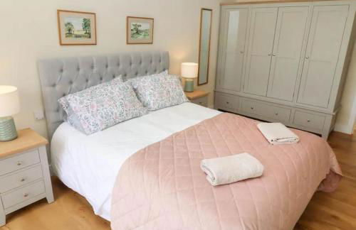 Beautiful Barn Stunning Views Parking & Garden - Photo 18