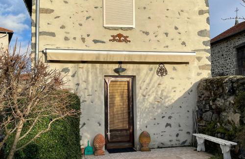Ancien pigeonnier restauré avec terrasse, terrain clos et équipements bébé à Sarlanges, Retournac - FR-1-582-167 - Foto 10