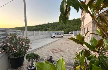 Spacious villa for 10 with a big private pool - Photo 6