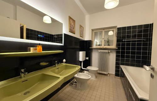 Lautertal Panorama-Suite - Kingsize-Bett & Badewanne & Dusche - Raucherbereich vor überdachten Terrasse - Rosengarten - Parkplätze 15m entfernt- Naturschutzgebiet vor Haustüre - sehr ruhige Gegend - Self-Checkin - 45qm2 - Foto 9