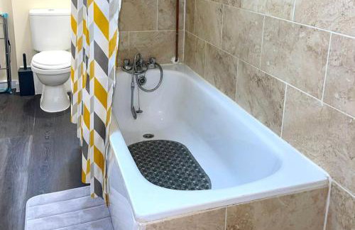 House - Sleeps 10 - Garden - Parking - Foto 11