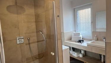 City Home- Business Apartment, private Parking Free - Foto 3, Shower