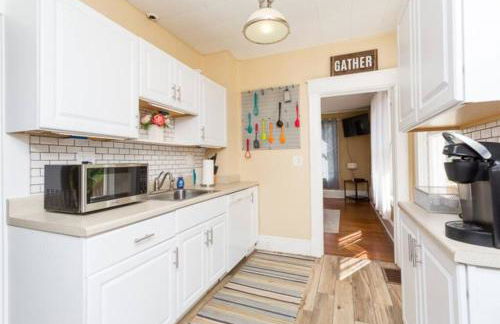 Steps to JMU & I-81 Fenced Yard Walk 2 Starbucks - Foto 32