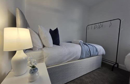 #18 Anfield 5 min walk Sleeps 7 4BR 5Bed 3Bathrms - Photo 34