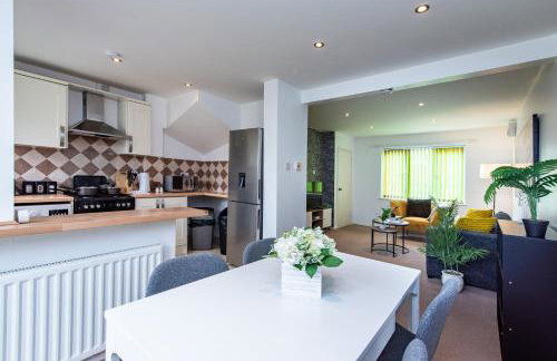 Comfortable 3-Bedroom House with Private Driveway in Bedford - Foto 3