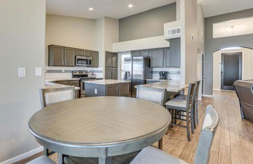 Game Room and Backyard Oasis Avondale Group Getaway - Foto 10