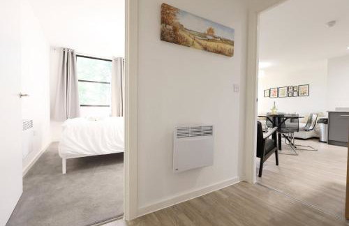 Modern Comfort Near Castle St with WiFi & Parking! - Foto 39