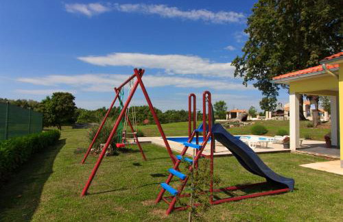 Cozy villa Paradiso with pool immersed in the greenery - Foto 2
