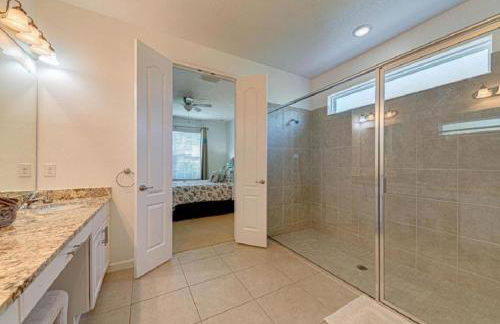 #350-Stunning Villa with Modern Decor, West Facing Pool Overlooking Private Conservation Land - Foto 46