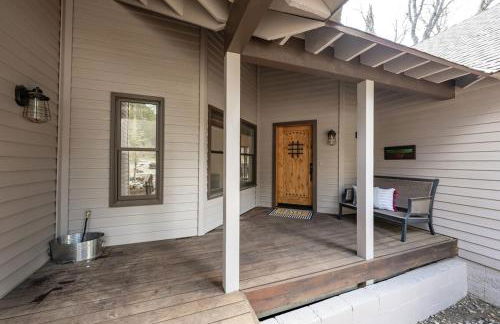 Creekside Cabin - Pup-Friendly with AC - Foto 12