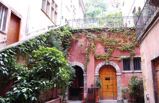 Recorrido privado a pie por lo más destacado y la historia del casco antiguo de Lyon - Foto 3