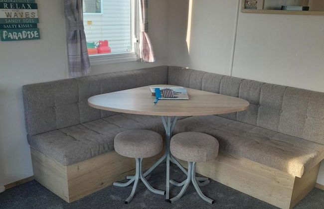 3 Bed-sleeps 6-pets-parking-5 Min to Beach - Photo 8