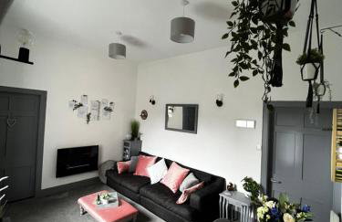 The Sheriffs Lodge - Photo 3