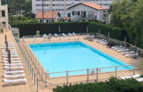 Studio au calme avec piscine, face golf, parking gratuit, tout à pied à 10mn centre ville - Foto 14