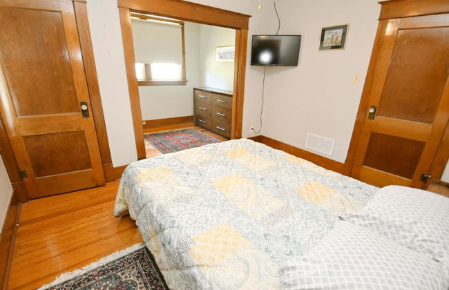 Updated Bungalow Steps to Notre Dame 410 - Foto 26