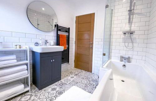 Juliet Beautiful 1 bedroom, central, modern space. - Photo 13