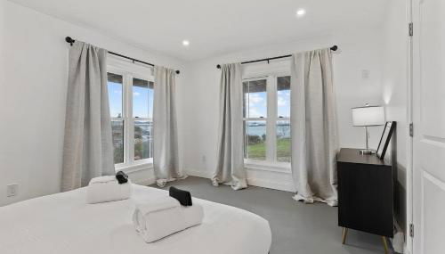 Cuttyhunk Waterfront - Private Beach & Patio - Foto 4