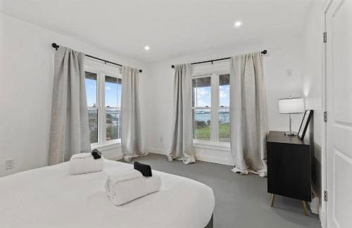 Cuttyhunk Waterfront - Private Beach & Patio - Foto 4