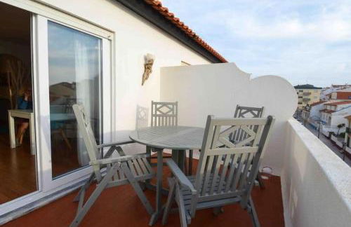 Yellow Submarine on the seafront - Foto 16