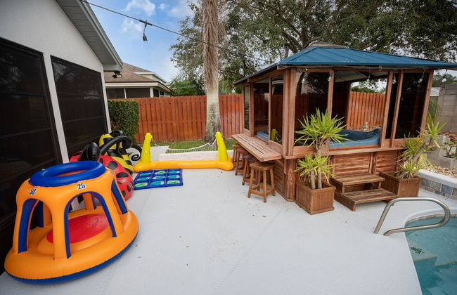 Gorgeous Urban Oasis W/hot Tub, Heated Pool And Private Movie Theater 3 Bedroom Home by RedAwning - Foto 51