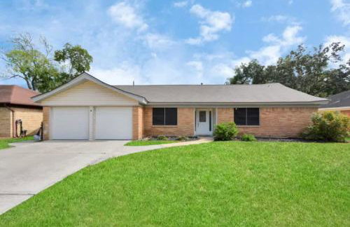 Backyard Oasis-Pool & Grill-Heart of Friendswood - Foto 54