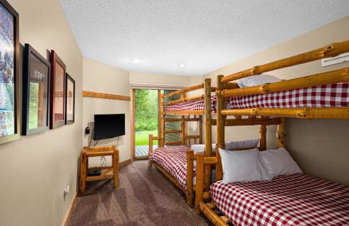 Gorgeous Executive Lutsen Townhome - Ski-in Ski-out, Pool, Hot Tub, Hiking, Biking, campfires and more! - Foto 20