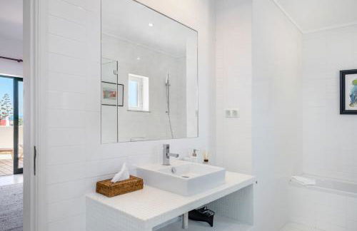 Luxury Private Family Villa with Pool AC & Parking - Foto 22